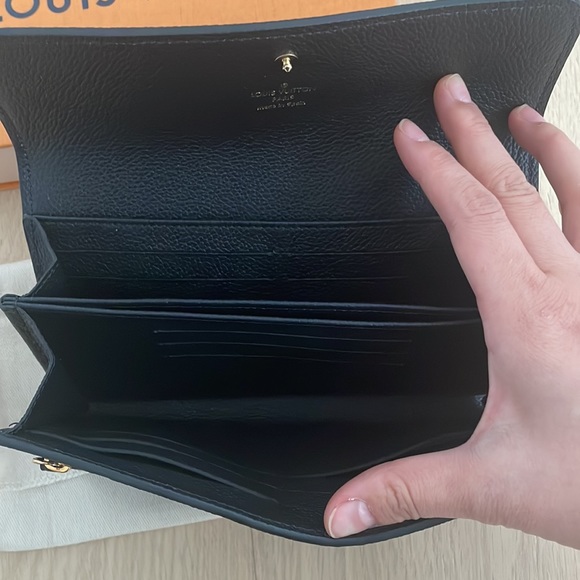 Louis Vuitton leather wallet - Picture 5 of 7